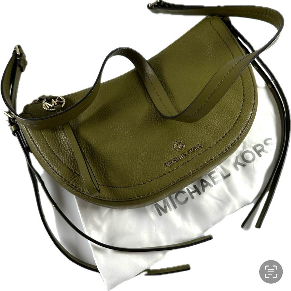 SOLD Micheal Kors Medium Crossbody Bag